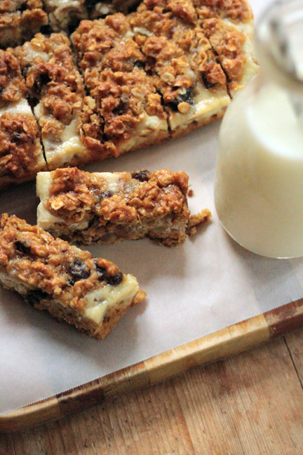 Oatmeal Bars with Creamy Ricotta Filling